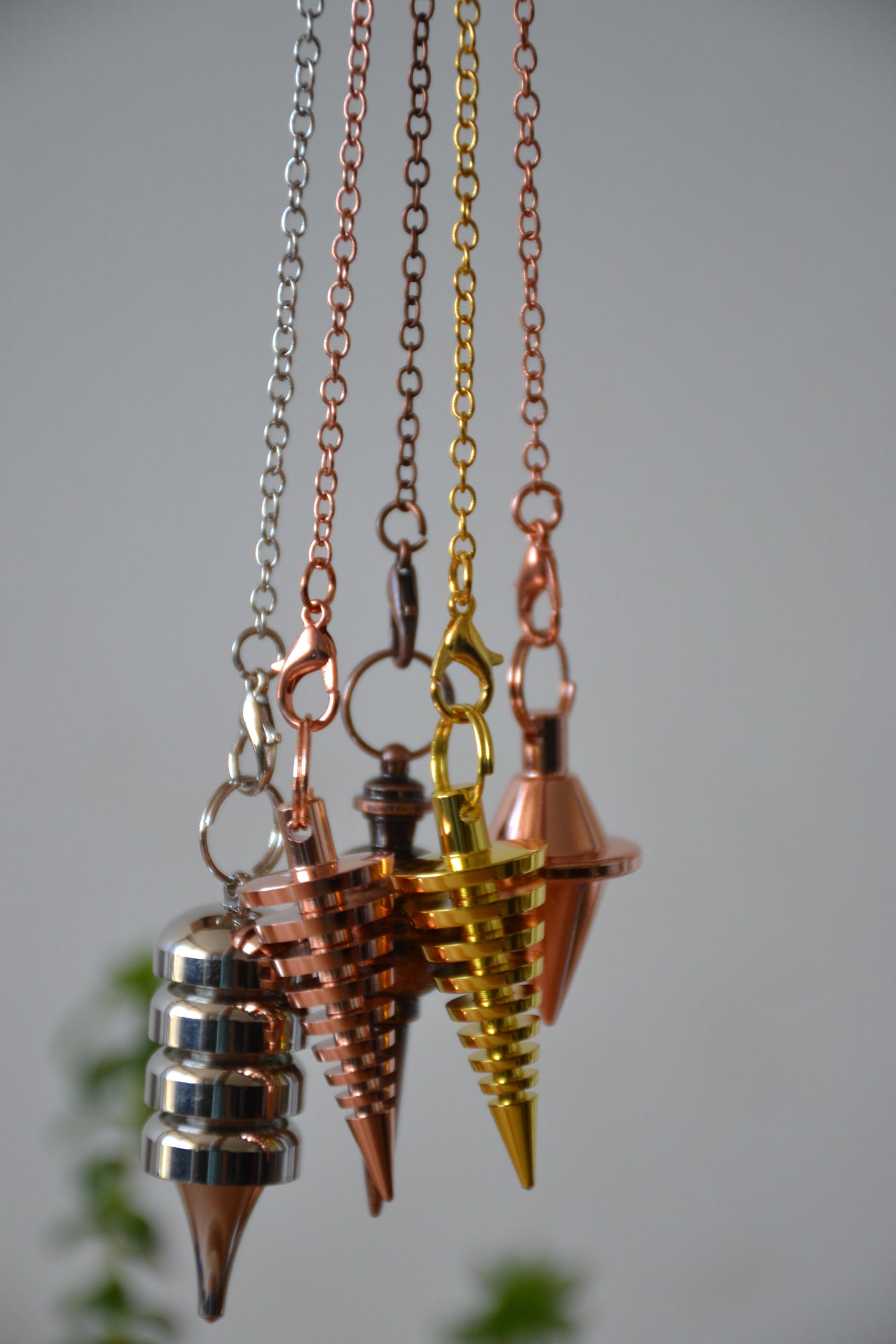 Péndulo espiral dorado