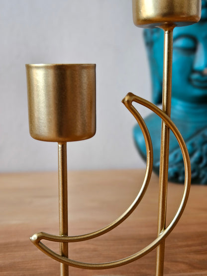 Candelabro dorado para dos velas