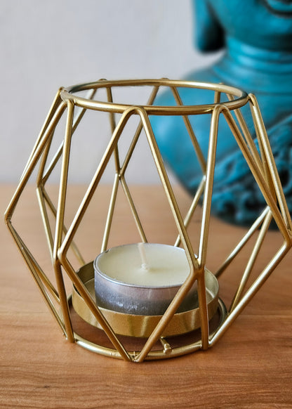 Candelabro dorado para una vela