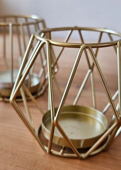 Candelabro dorado para una vela