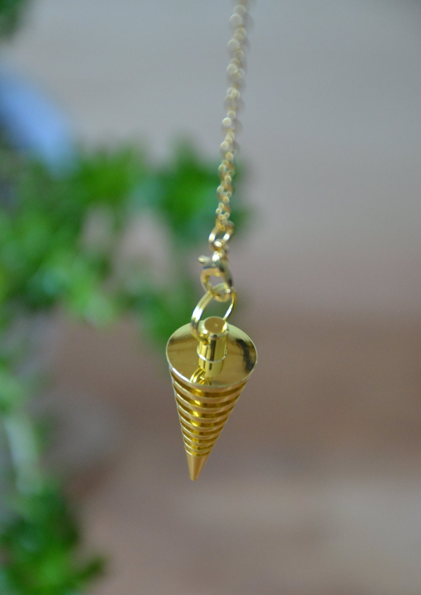 Péndulo espiral dorado