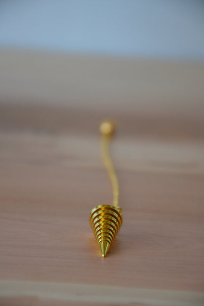 Péndulo espiral dorado