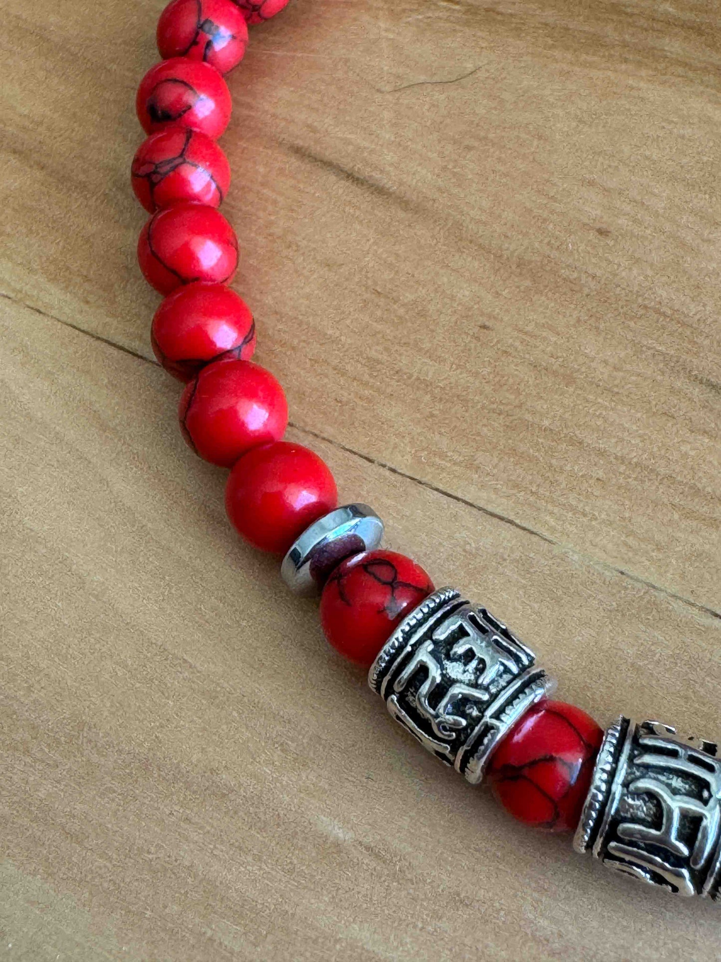 Pulsera de Howlita roja